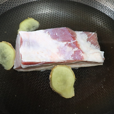 脆皮五花肉空气炸锅的做法（10分钟快手菜脆皮五花肉）