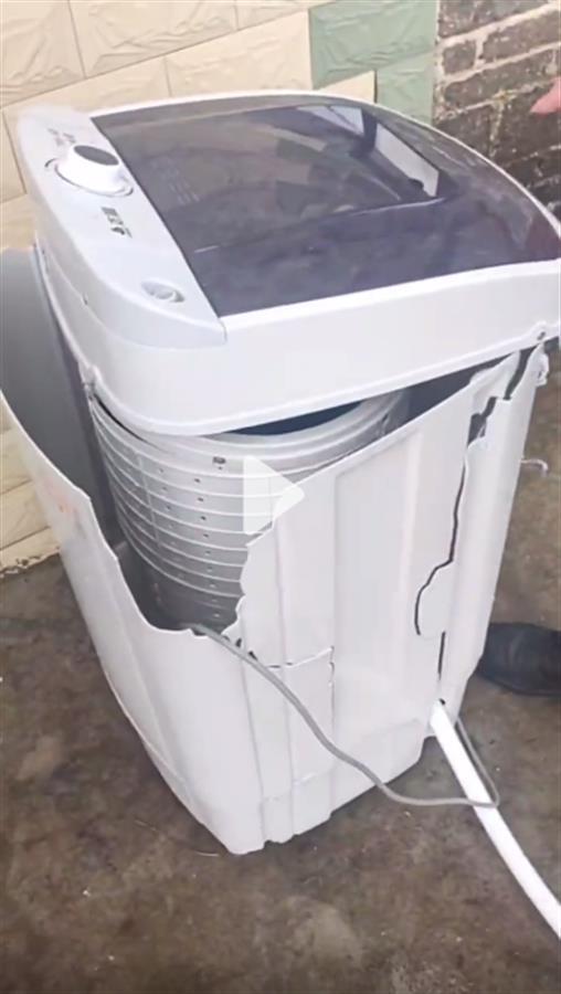 女子回应“给羽绒服脱水5秒炸烂甩干桶”：花一两百块刚买的桶