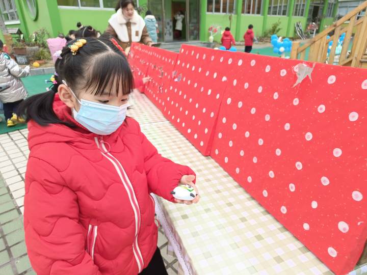 幼儿园奥运会项目有哪些项目(滑雪、滑板、冰球、冰壶、短道速滑……这所幼儿园办了一场迷你版冬奥会)