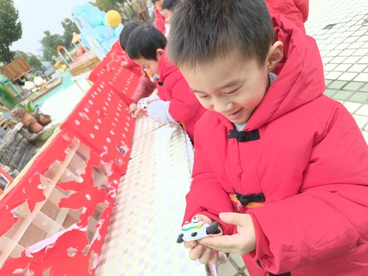 幼儿园奥运会项目有哪些项目(滑雪、滑板、冰球、冰壶、短道速滑……这所幼儿园办了一场迷你版冬奥会)