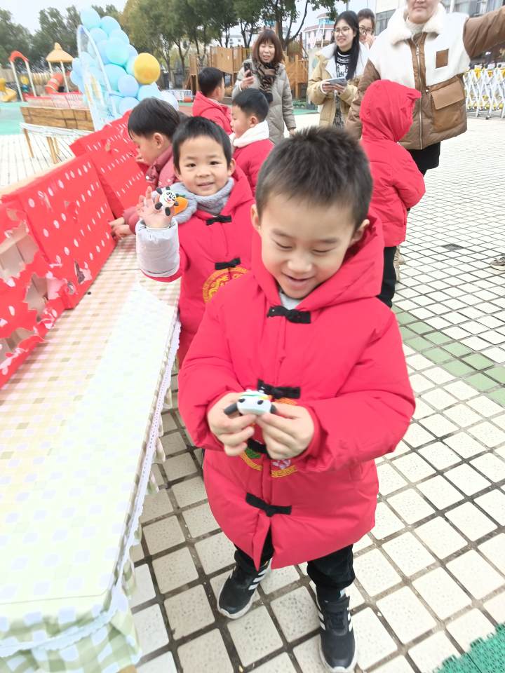 幼儿园奥运会项目有哪些项目(滑雪、滑板、冰球、冰壶、短道速滑……这所幼儿园办了一场迷你版冬奥会)