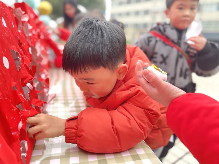 幼儿园奥运会项目有哪些项目(滑雪、滑板、冰球、冰壶、短道速滑……这所幼儿园办了一场迷你版冬奥会)