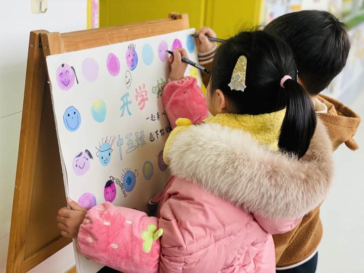 幼儿园奥运会项目有哪些项目(滑雪、滑板、冰球、冰壶、短道速滑……这所幼儿园办了一场迷你版冬奥会)