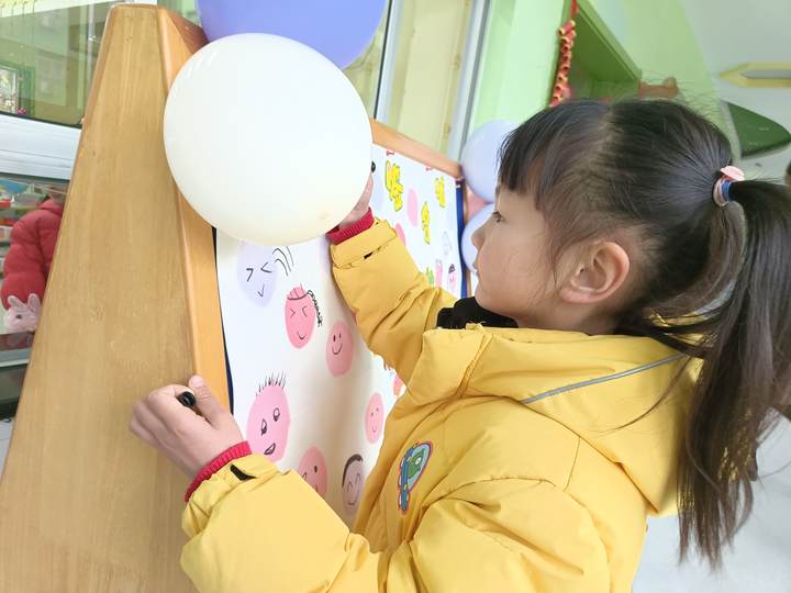 幼儿园奥运会项目有哪些项目(滑雪、滑板、冰球、冰壶、短道速滑……这所幼儿园办了一场迷你版冬奥会)