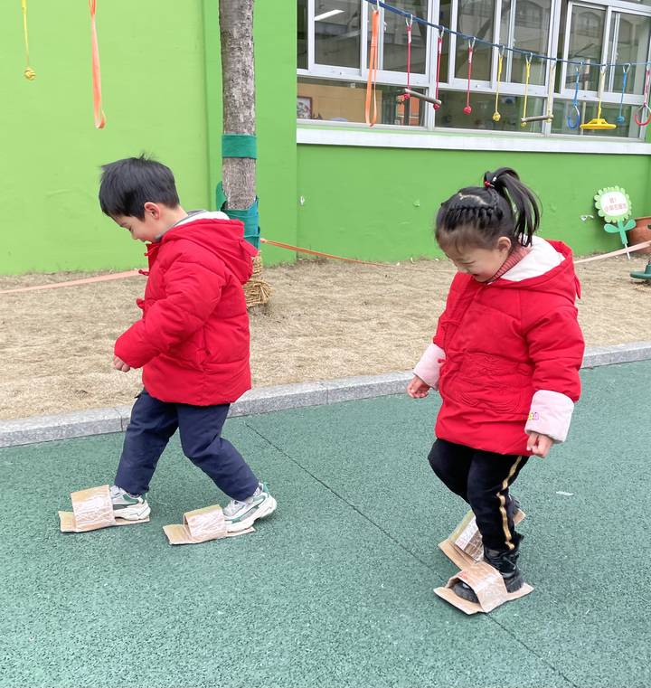 幼儿园奥运会项目有哪些项目(滑雪、滑板、冰球、冰壶、短道速滑……这所幼儿园办了一场迷你版冬奥会)