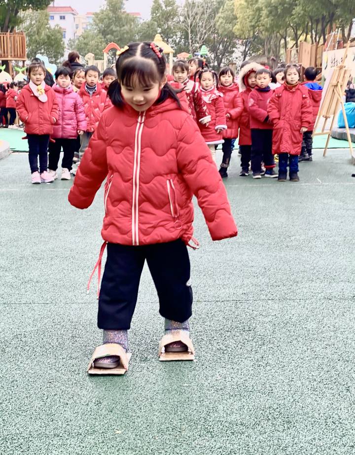 幼儿园奥运会项目有哪些项目(滑雪、滑板、冰球、冰壶、短道速滑……这所幼儿园办了一场迷你版冬奥会)