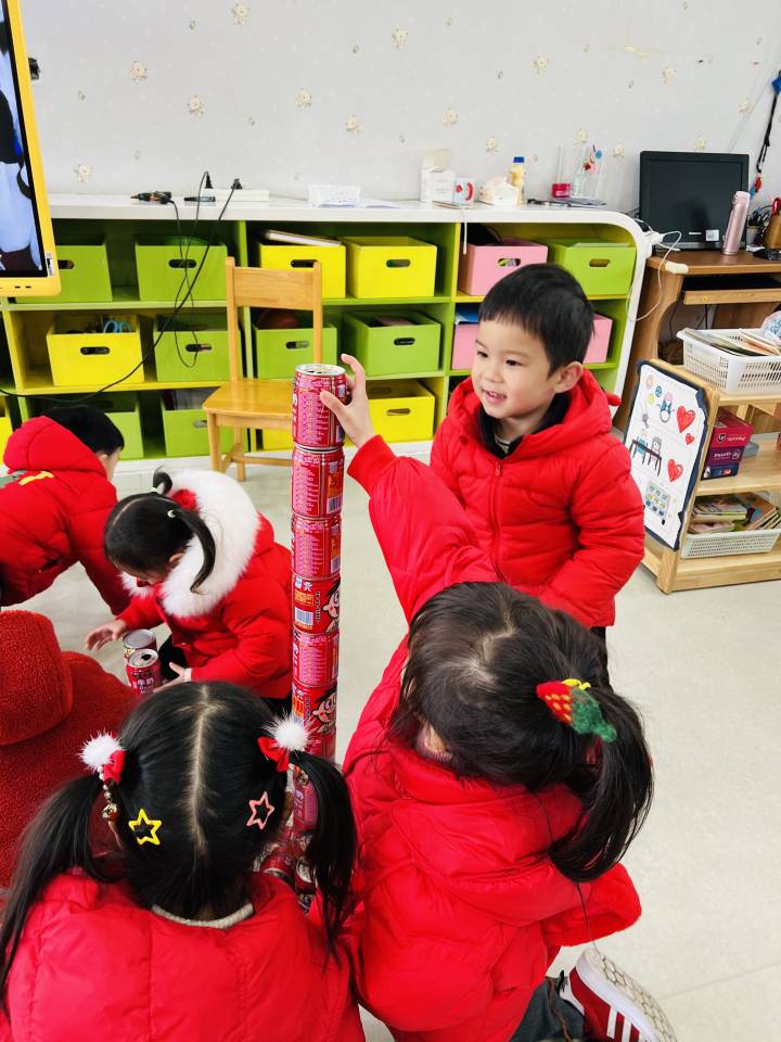 幼儿园奥运会项目有哪些项目(滑雪、滑板、冰球、冰壶、短道速滑……这所幼儿园办了一场迷你版冬奥会)