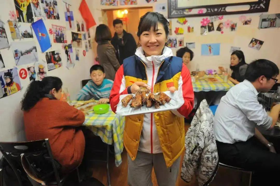 中国第一枚冬奥会金牌获得者是中国第一枚冬奥会金牌获得者是李坚柔