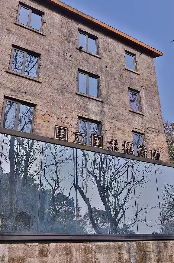 绵碚一家亲 || 「金刚碑」超全游玩攻略，泡温泉、吃美食、看演出、住民宿…安排！