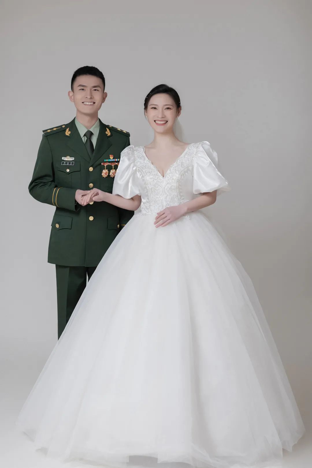 喜上加喜！新婚夫妻双双荣立三等功，婚礼现场收到立功喜报