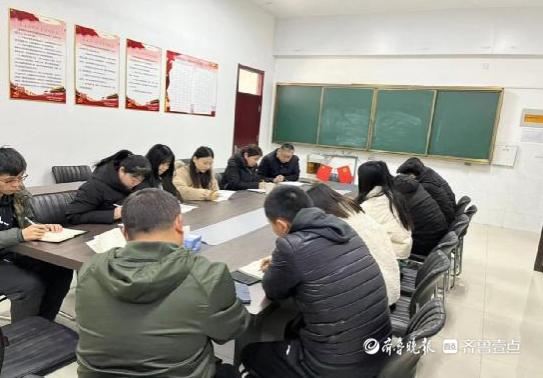 东昌府区郁光小学召开“双减”、“双增”推进会(图1)