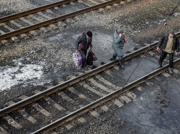 逃离自制的战争乌鸦尼奥难民到俄罗斯