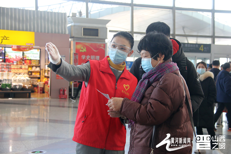 “学雷锋”情暖空港