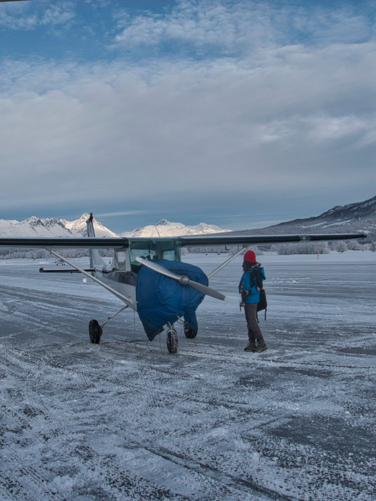 开飞机、凿冰钓鱼、荒野飙车，她在北极折腾人生