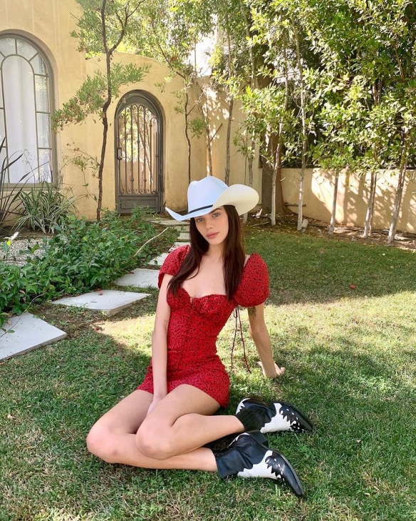 美女扮丑也是美女！法国正妹Sonia Ammar美照欣赏