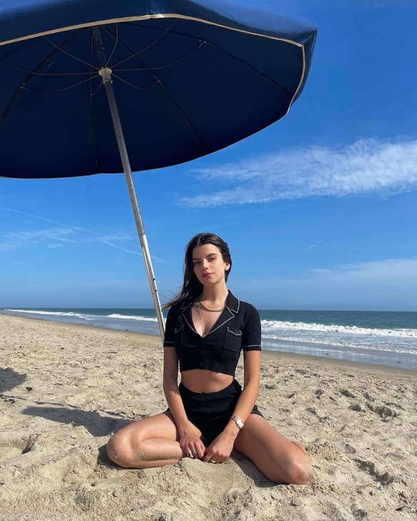 美女扮丑也是美女！法国正妹Sonia Ammar美照欣赏