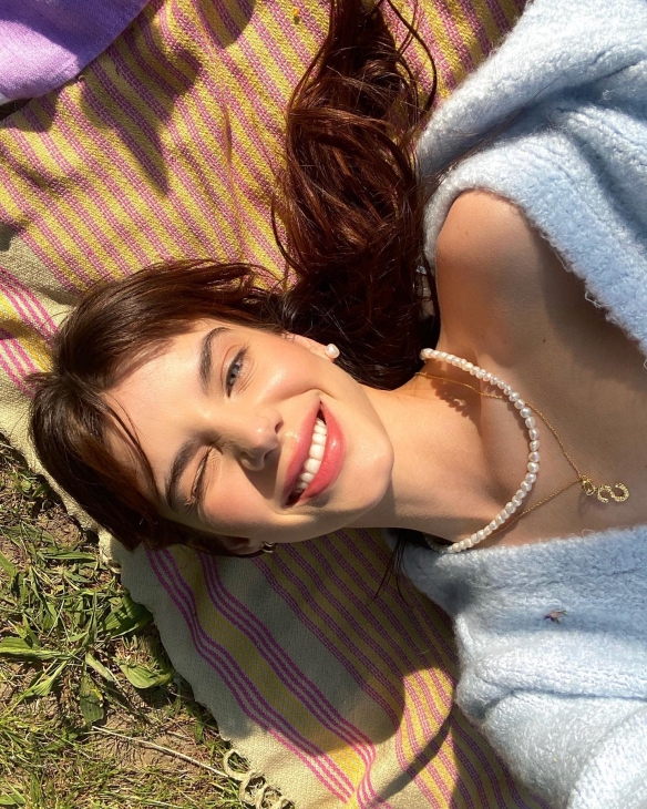 美女扮丑也是美女！法国正妹Sonia Ammar美照欣赏