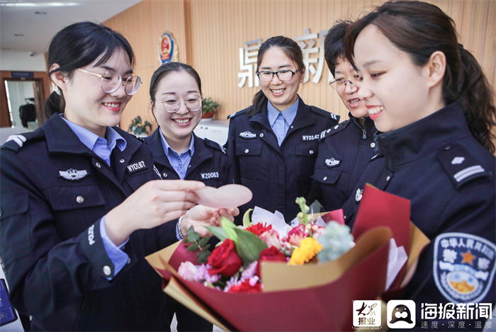 愿有岁月可回首，且以深情共芳华——警花版《送你一朵小红花》