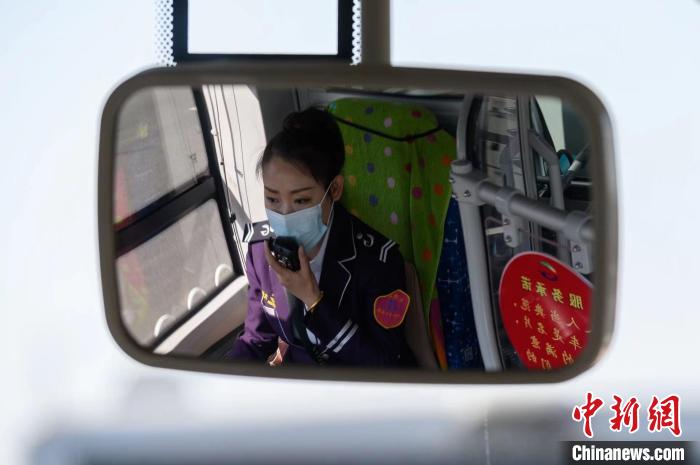 山西公交第一条女子线路：“娘子军”同心“守护”乘客11年