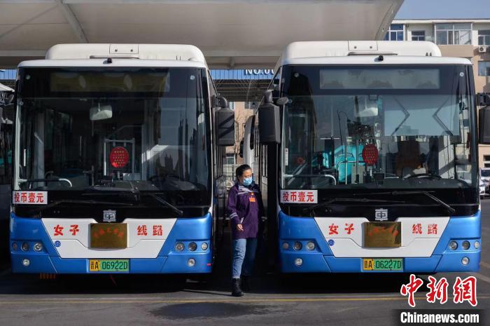山西公交第一条女子线路：“娘子军”同心“守护”乘客11年