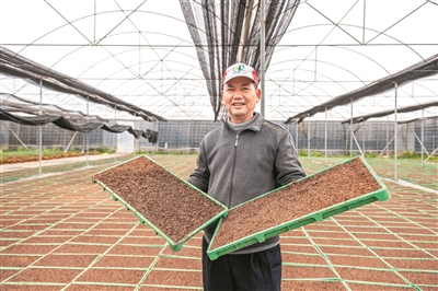 春來土壤肥 人勤備耕忙