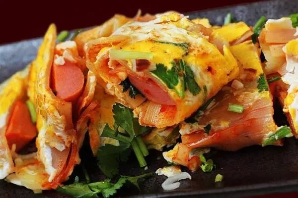 东北小吃那么多，凭啥烤冷面能当上杠把子？