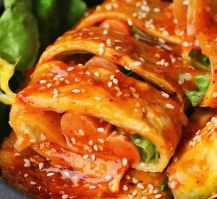 东北小吃那么多，凭啥烤冷面能当上杠把子？