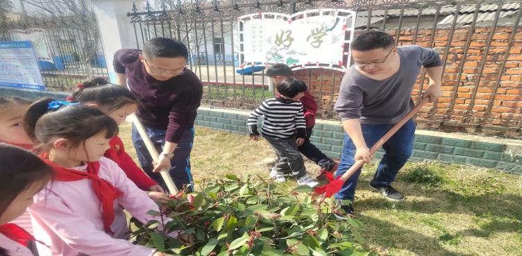 双庙集镇邢铺小学开展植树节活动(图6)