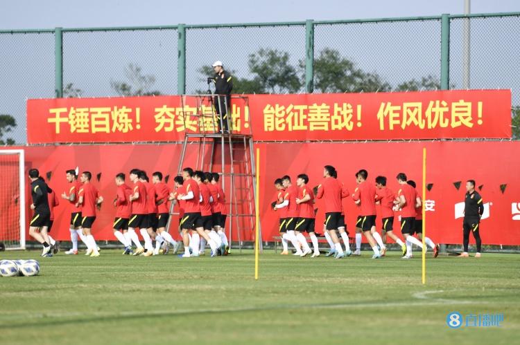 国足2-0力克U23国足2连胜(国足热身赛2-0胜U23国足，刘洋、高天意进球)