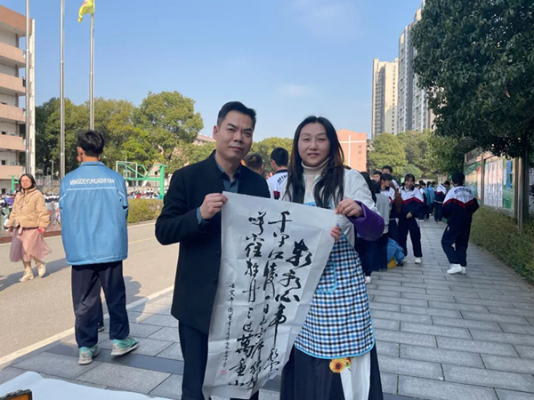 明德雨花實(shí)驗(yàn)中學(xué)舉行主題愛(ài)心義賣(mài)活動(dòng)(圖6)