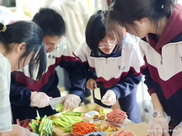 明德雨花實(shí)驗(yàn)中學(xué)舉行主題愛(ài)心義賣(mài)活動(dòng)(圖9)