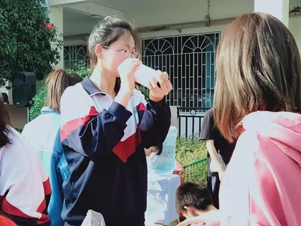 明德雨花實(shí)驗(yàn)中學(xué)舉行主題愛(ài)心義賣(mài)活動(dòng)(圖11)