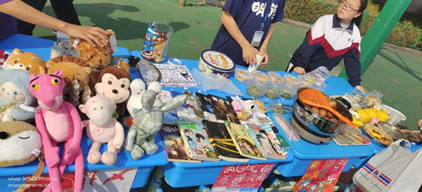 明德雨花實(shí)驗(yàn)中學(xué)舉行主題愛(ài)心義賣(mài)活動(dòng)(圖13)