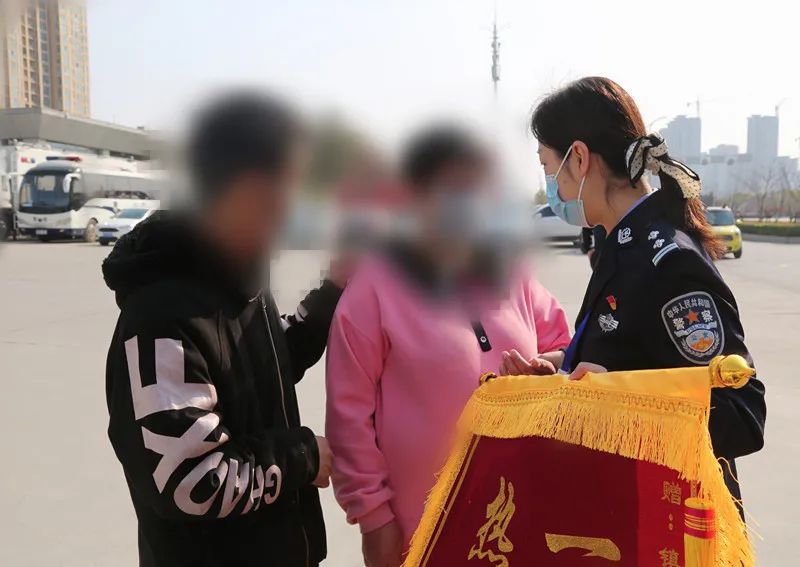 【观念能力作风建设年】镇平县公安局：三年期盼一日解，千里姻缘民警圆