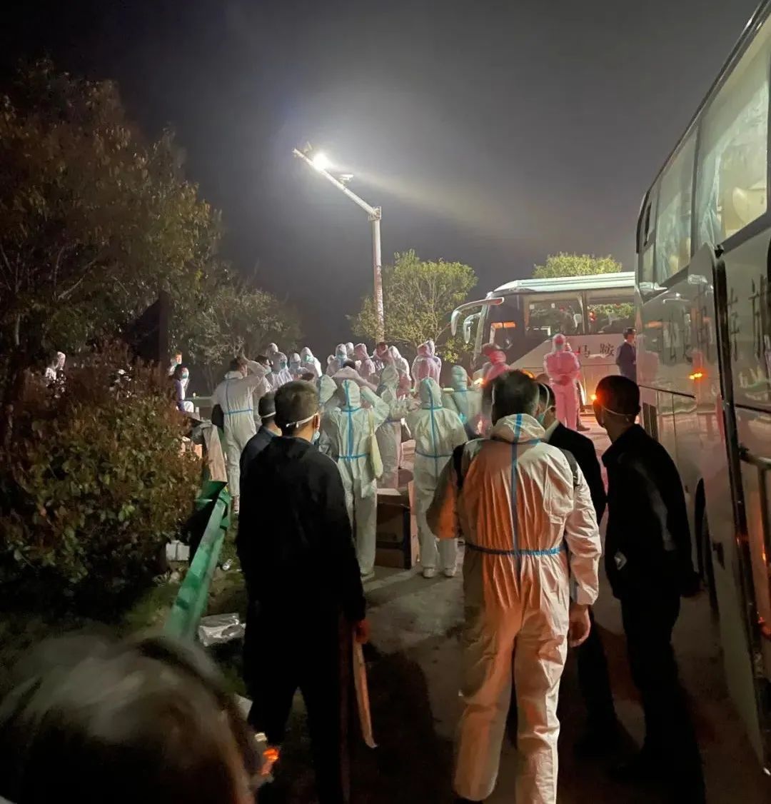 【防疫一线】安徽当涂：凌晨集结，“检察蓝”变身“抗疫白”