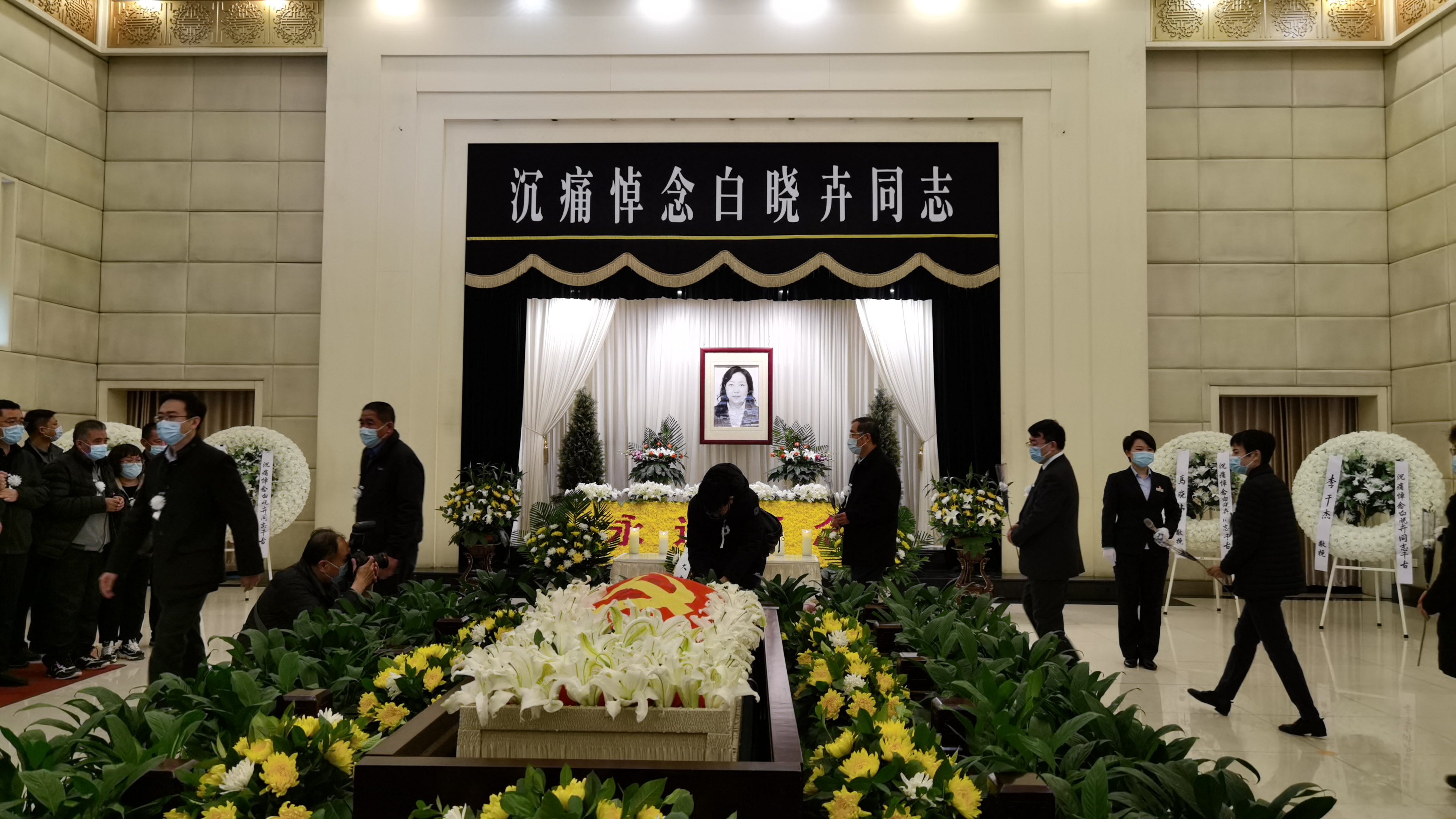 3月22日上午10点半,白晓卉遗体告别仪式在济南市殡仪馆举行.