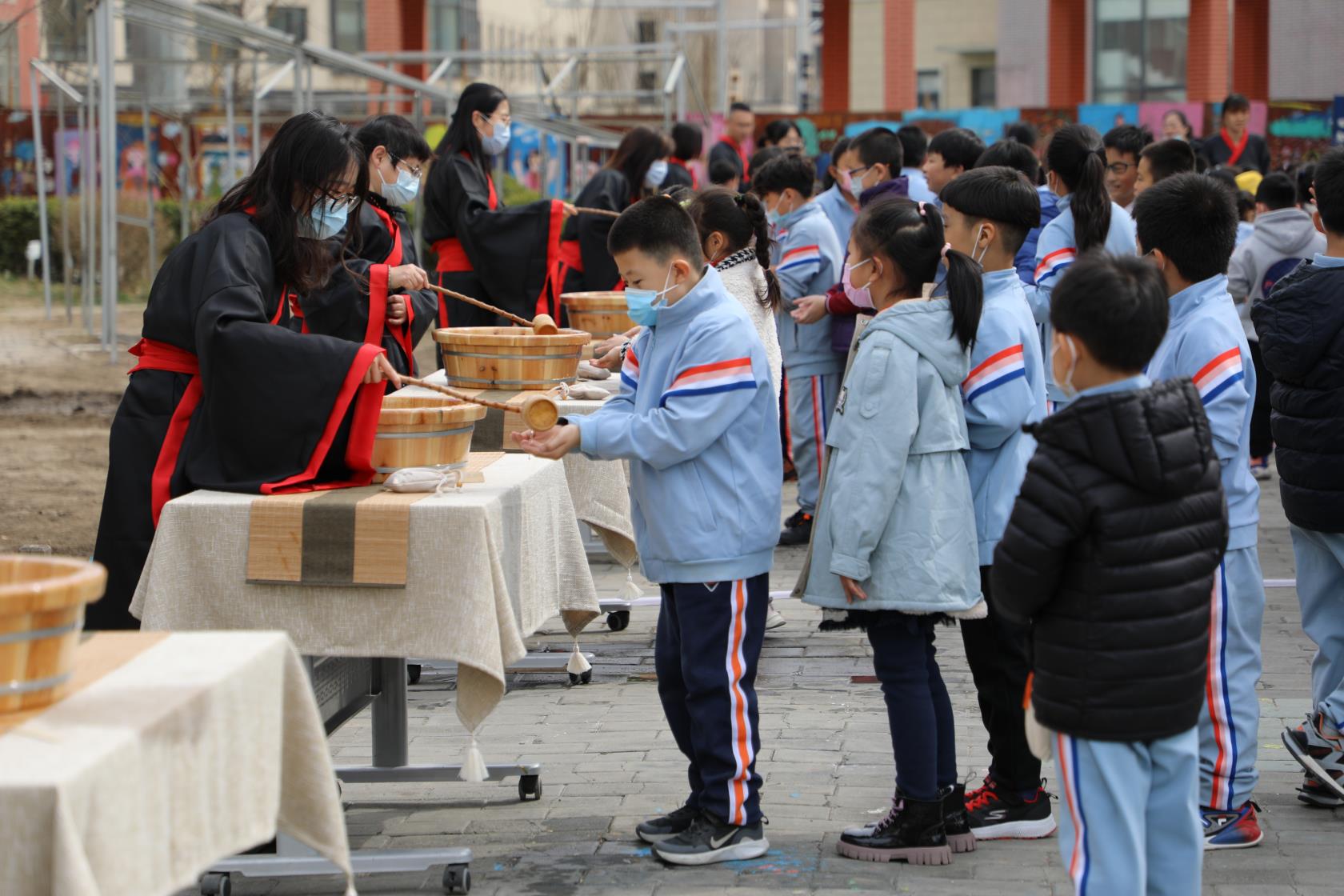 北京十一学校丰台小学怎么样?开启种植课(图1)