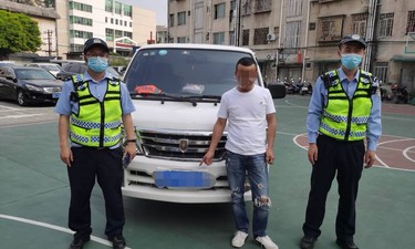惨！奥迪车凌晨失控撞翻南宁秀灵路护栏，致一死一伤