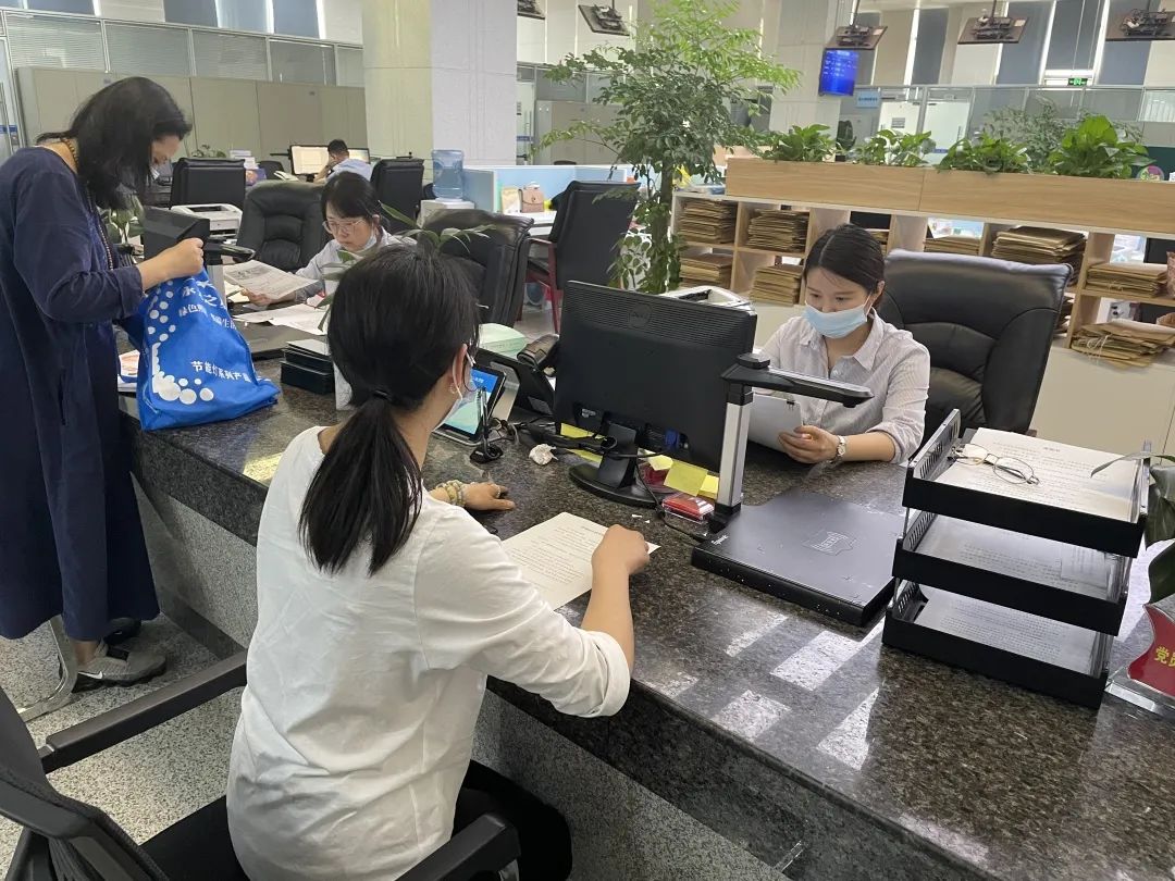 探店政府部门办事窗口找问题补短板助力彭州营商环境再提升