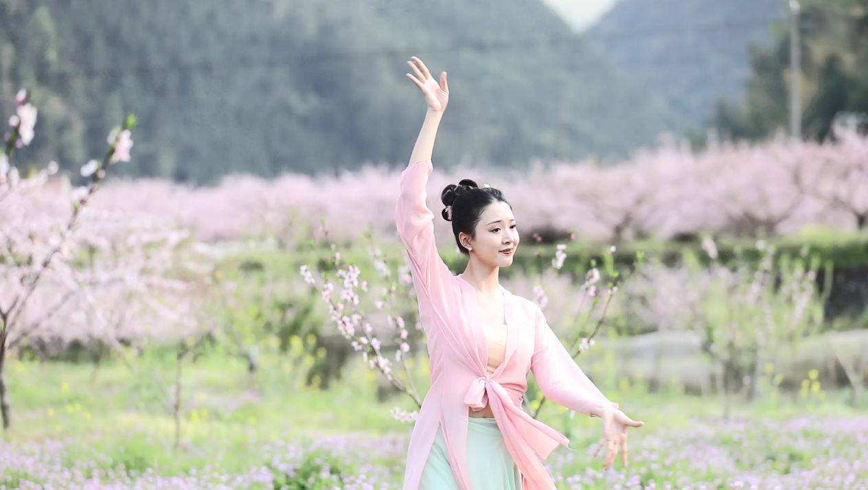 炎陵线上桃花旅游节启动，1500万网友在直播间“云赏花”