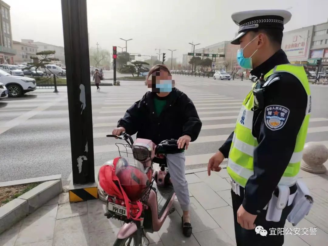 曝光台丨一批违反交通信号灯行驶的车辆大曝光