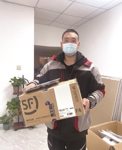 快遞小哥很拼 怎樣跑完“最后一公里”？