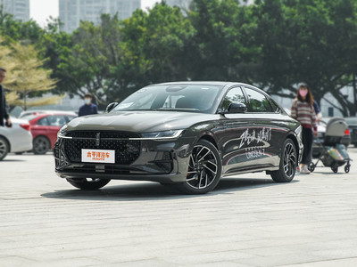 30万左右该选哪款？真纠结！林肯Z对比宝马3系