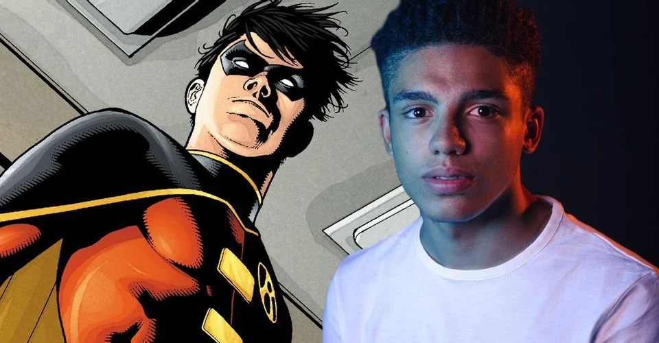 红罗宾提姆·德雷克是第三代罗宾,最终他将会跟随蝙蝠侠一起打击犯罪