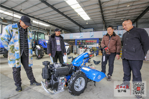 荊州:春耕備耕忙 農(nóng)機(jī)銷售旺