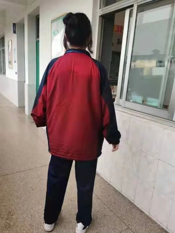 ����һѧ����ѧ·�ϱ���һ��ˮ�����������ˣ���ֺܽ���