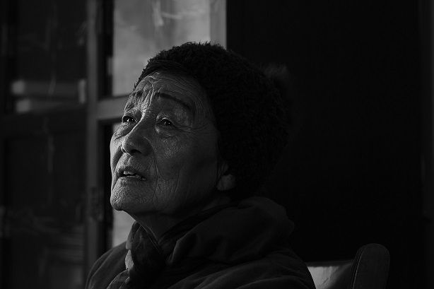 死者|南京大屠杀幸存者王素明：父亲被日军杀害，我小时候就被破坏了。