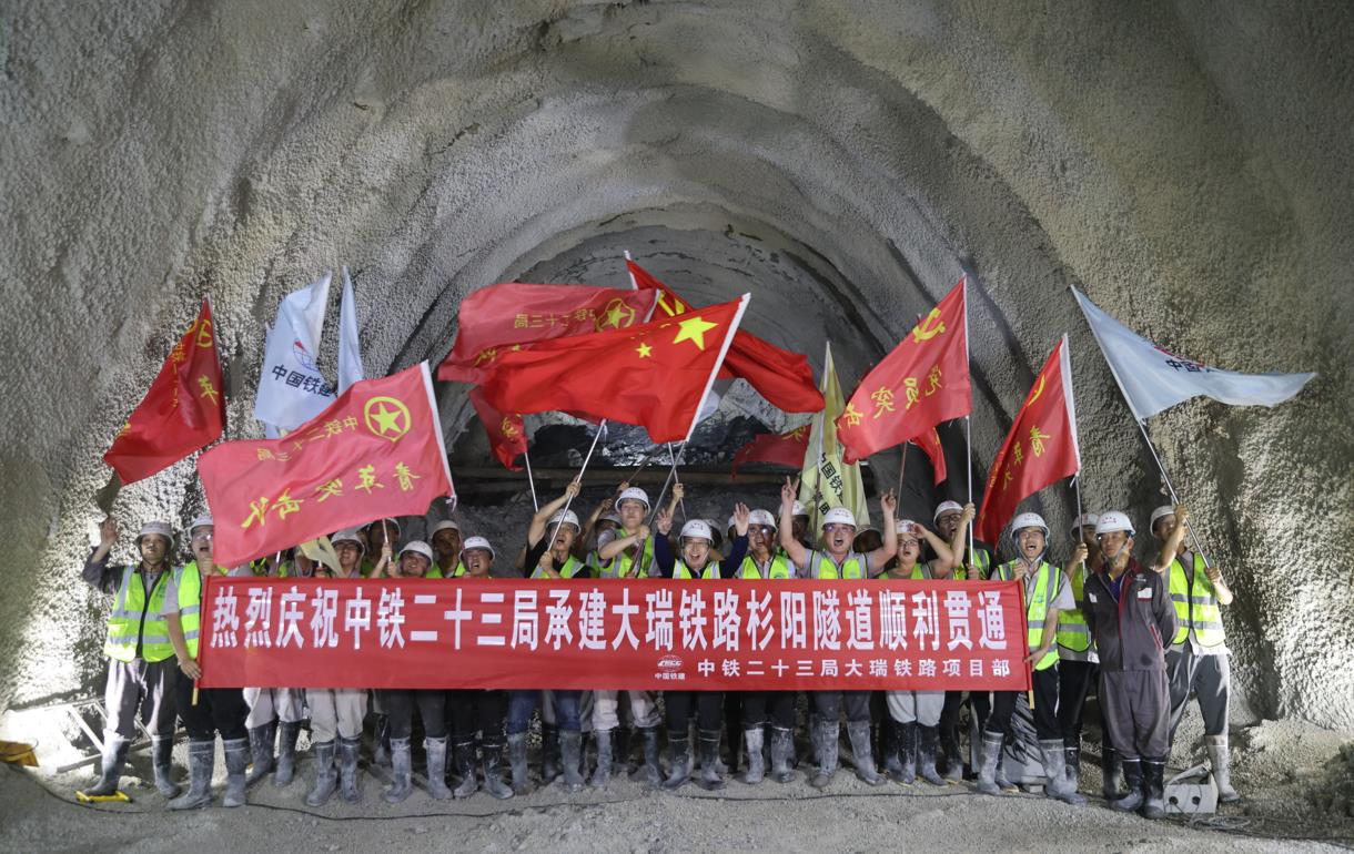 大瑞铁路建设者群像：14年风雨兼程，逐梦彩云之南