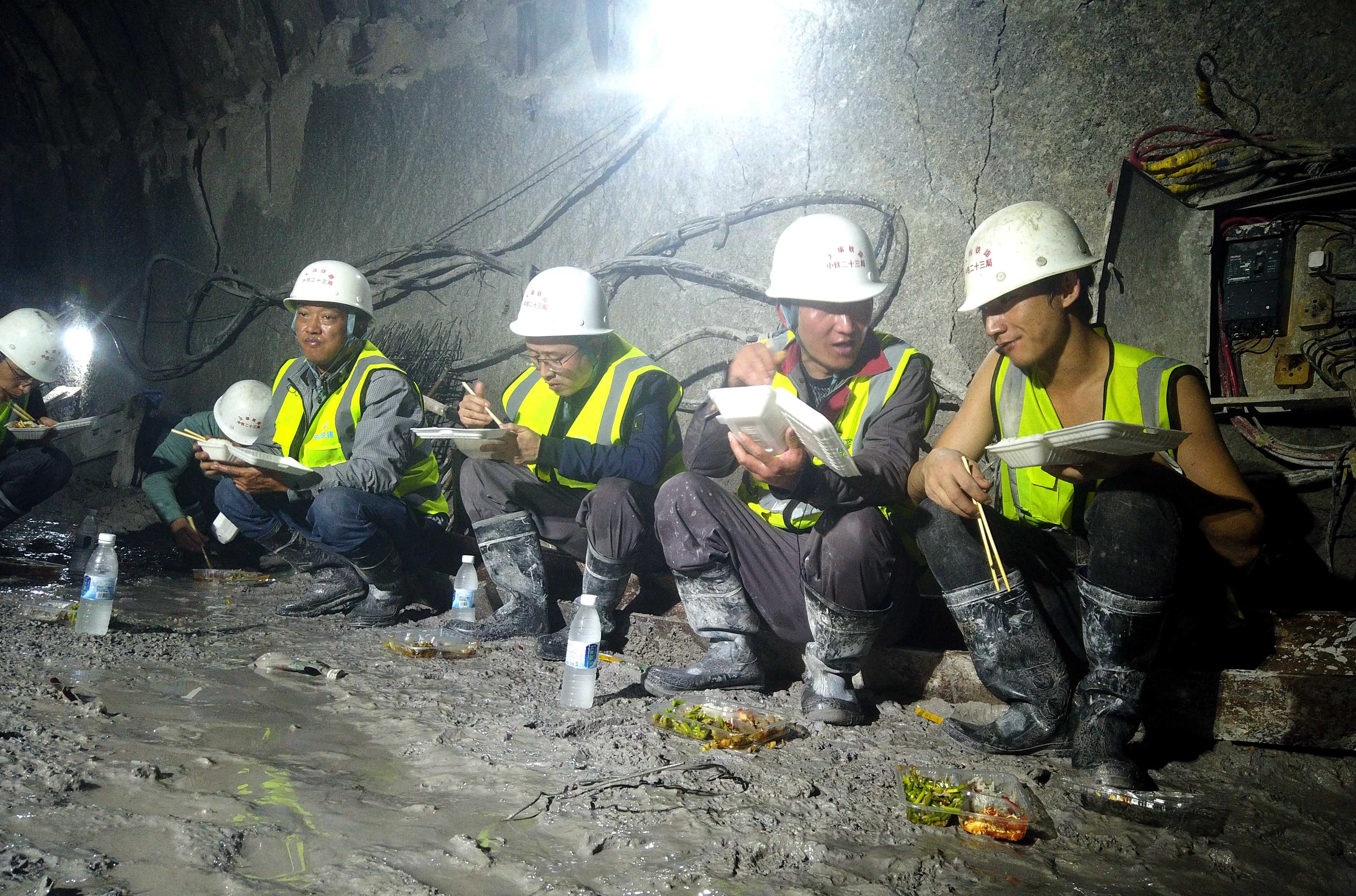 大瑞铁路建设者群像：14年风雨兼程，逐梦彩云之南