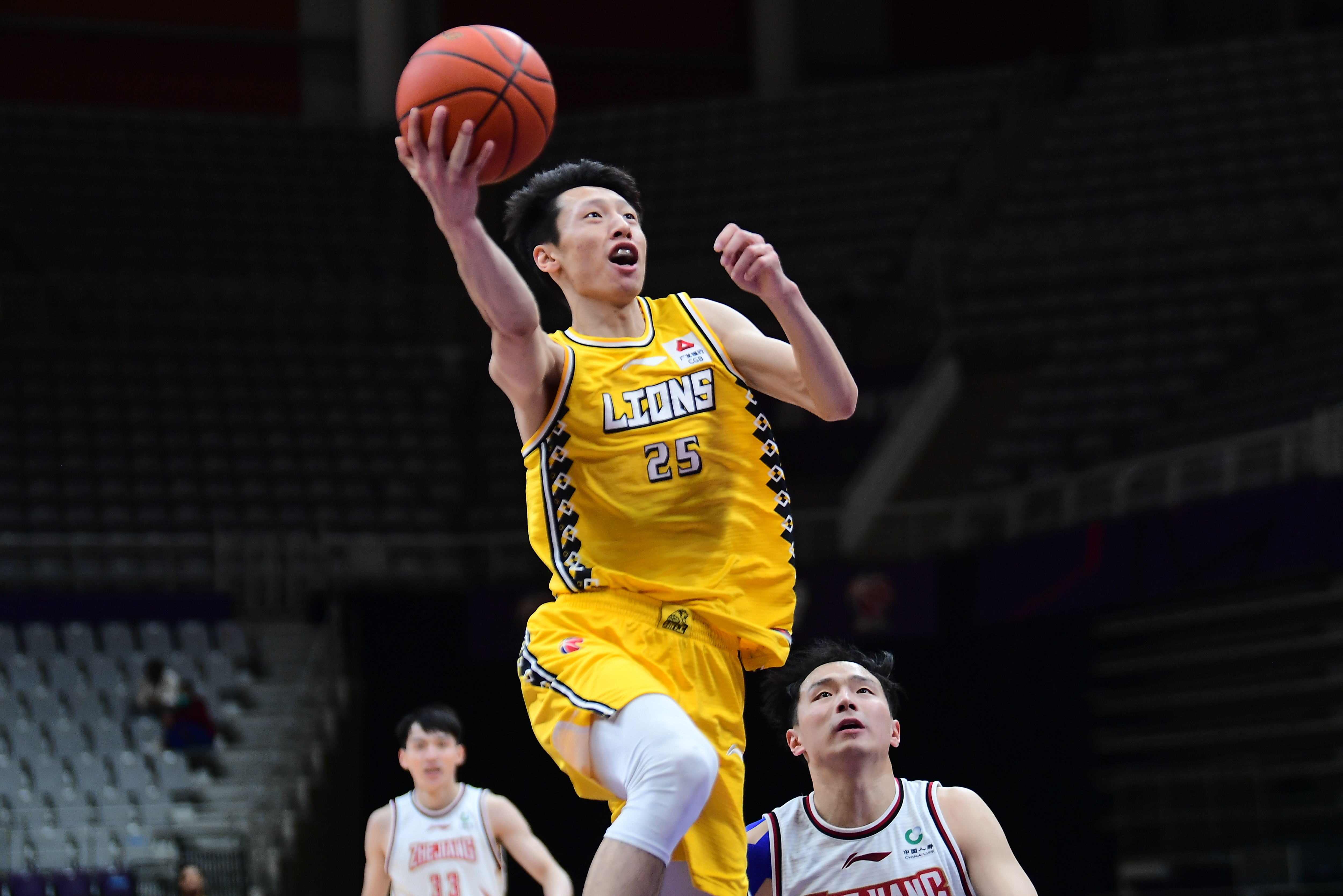 cba广厦教练王博哪里人(从“菜鸟”到CBA最佳教练，王博用15个月改变广厦男篮)